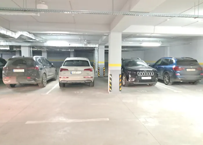 Airport&Apartment&Parking