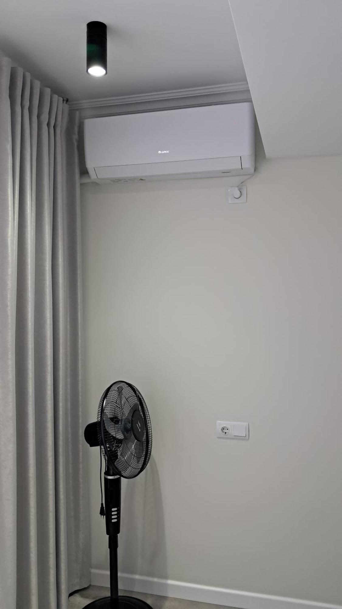 Airport&apartment&parking