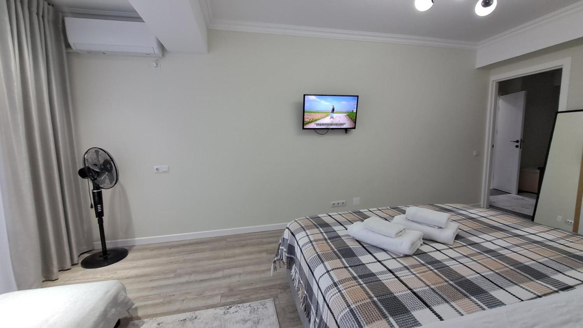 Airport&apartment&parking *