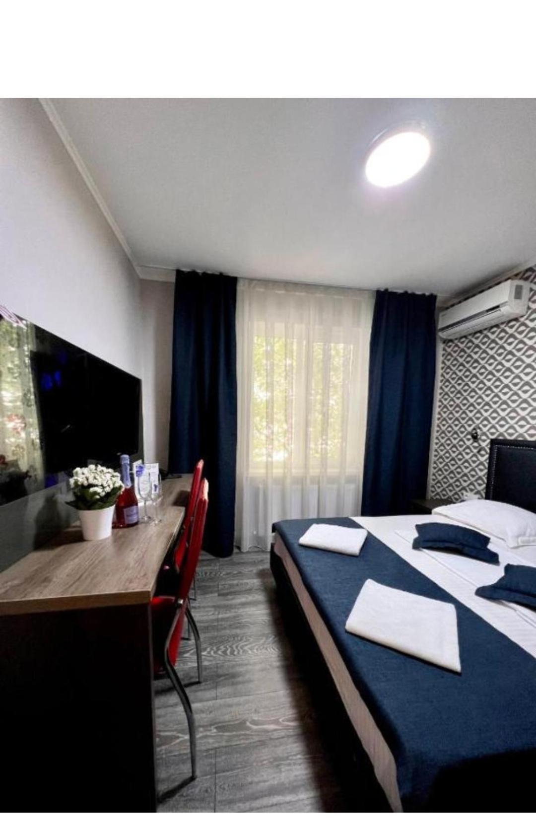Airport&apartment&parking