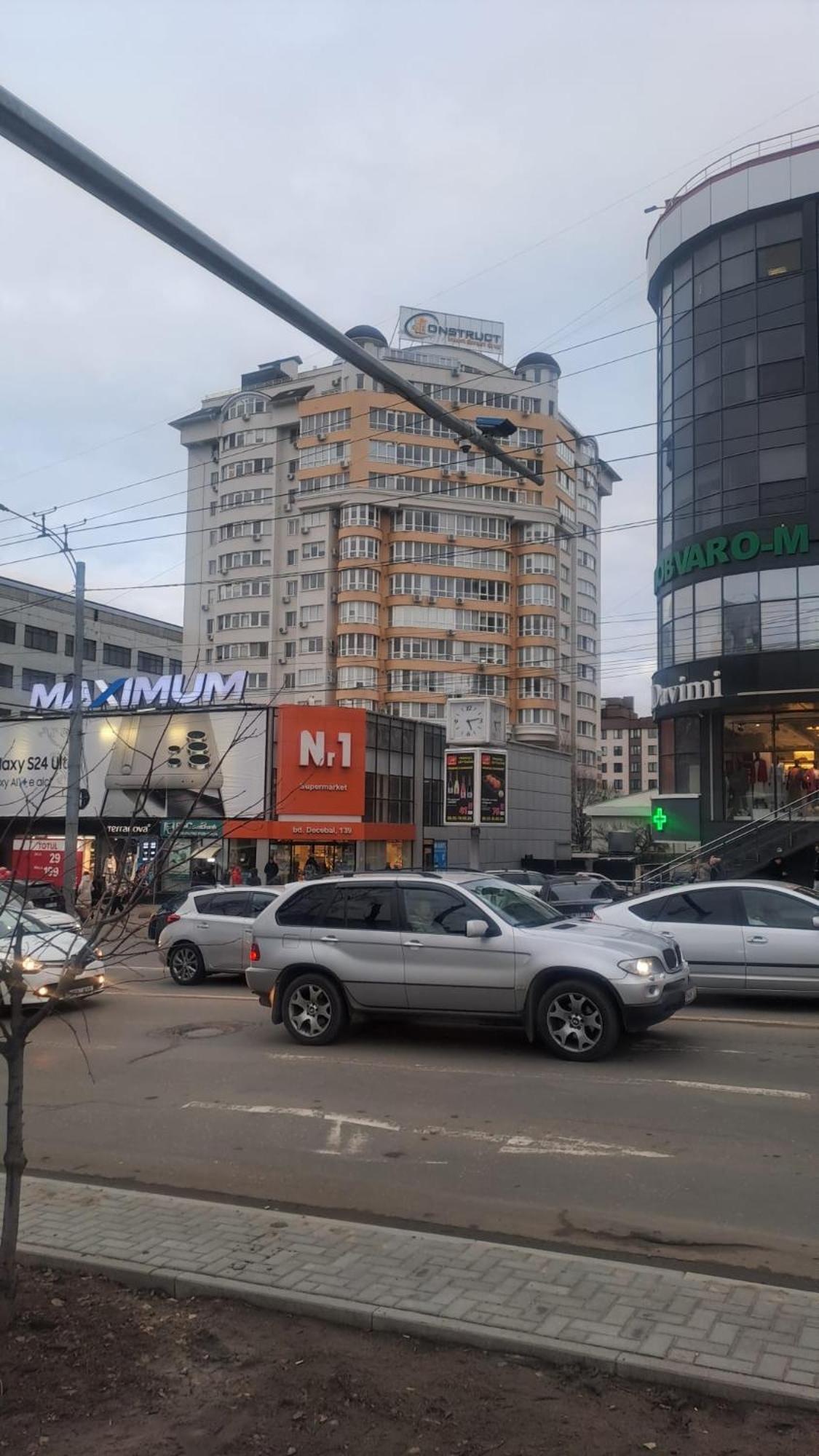 Airport&apartment&parking *