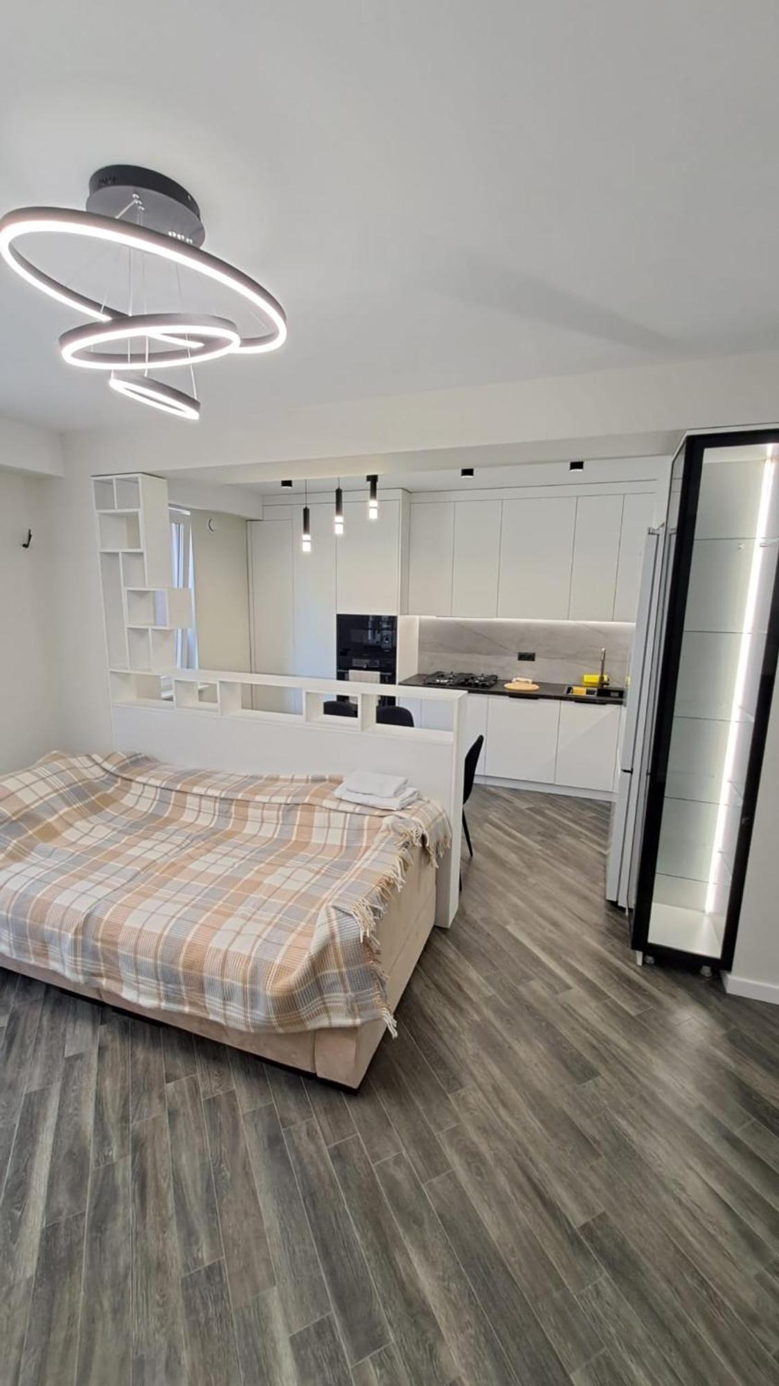 Airport&apartment&parking *