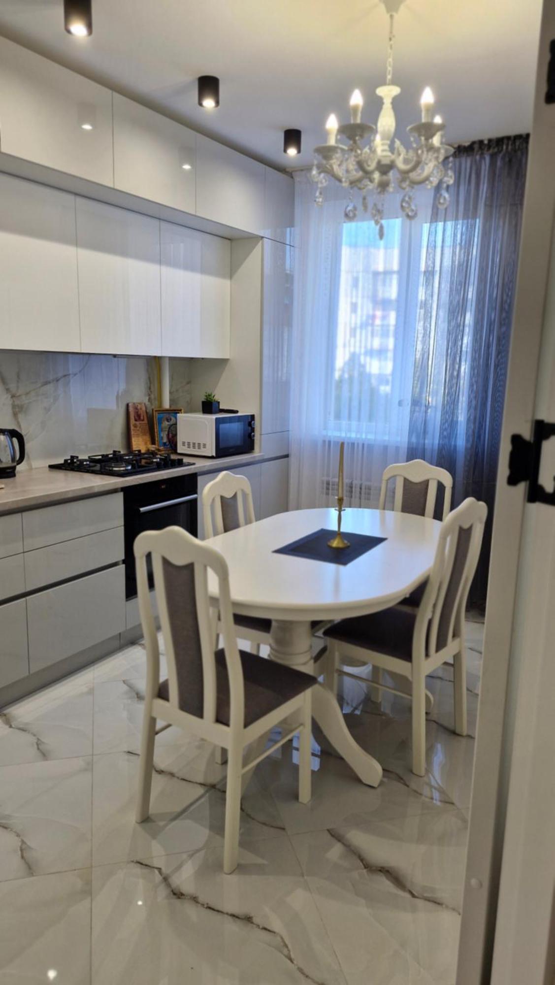Airport&apartment&parking