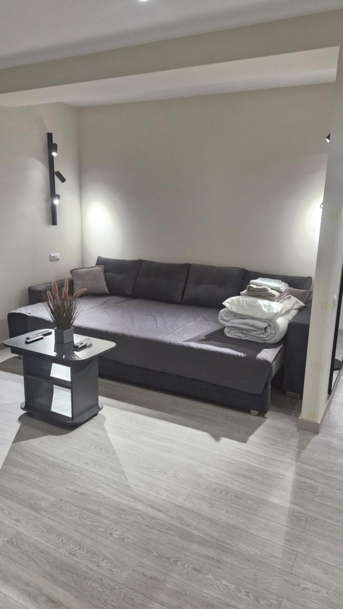 Airport&apartment&parking